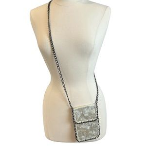 Amy & Aly Crossbody Phone Purse (Ivory & Gold with Black Metal Chain Tri…